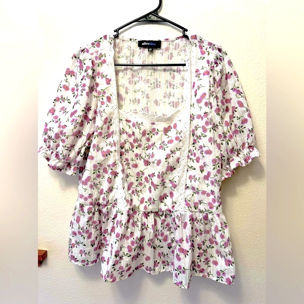 Cute blouse.